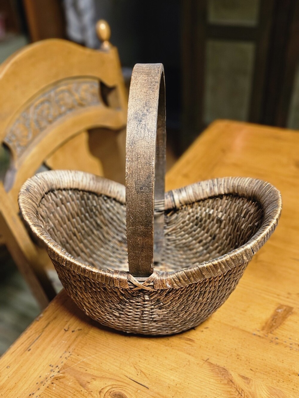Early 20th Century Chinese Reed Woven Rustic Brown Basket